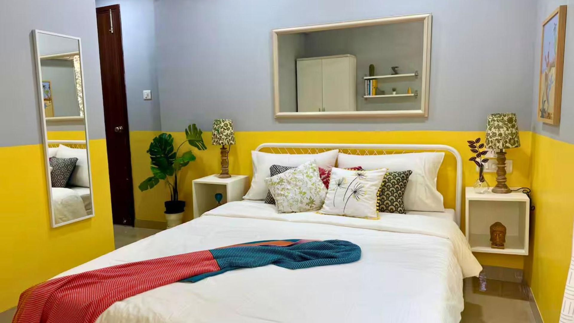 Apartment Modern 2 Bedroom Bandra Trendy Location