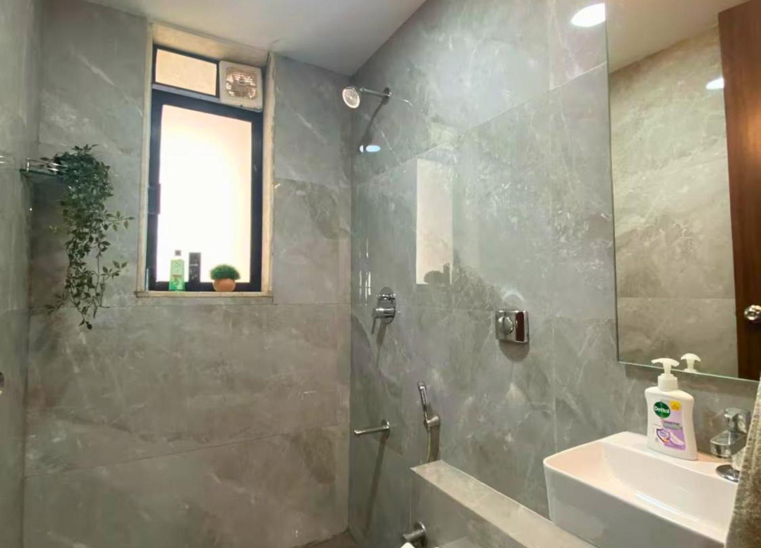 Modern 2 Bedroom Bandra Trendy Location Apartment *
