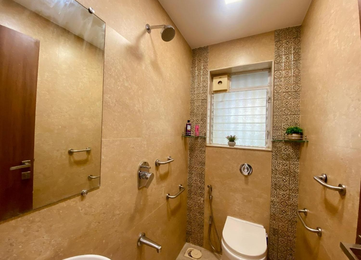 Modern 2bed Bandra Areaparkingunit 2