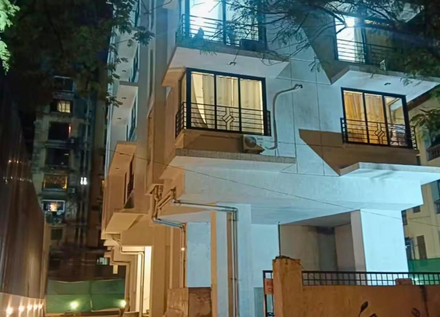 Modern 2 Bedroom Bandra Trendy Location Apartment Mumbai