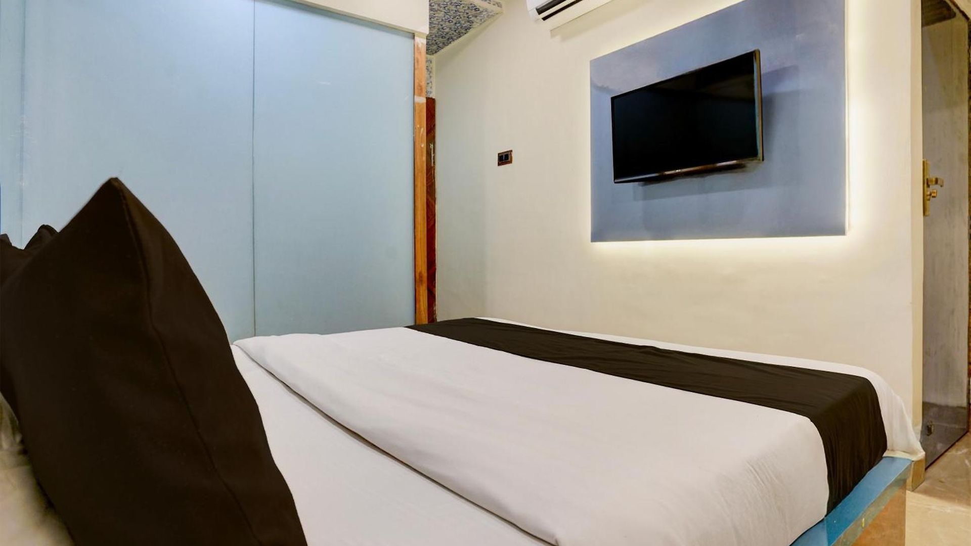 Hotel O Versova 3*