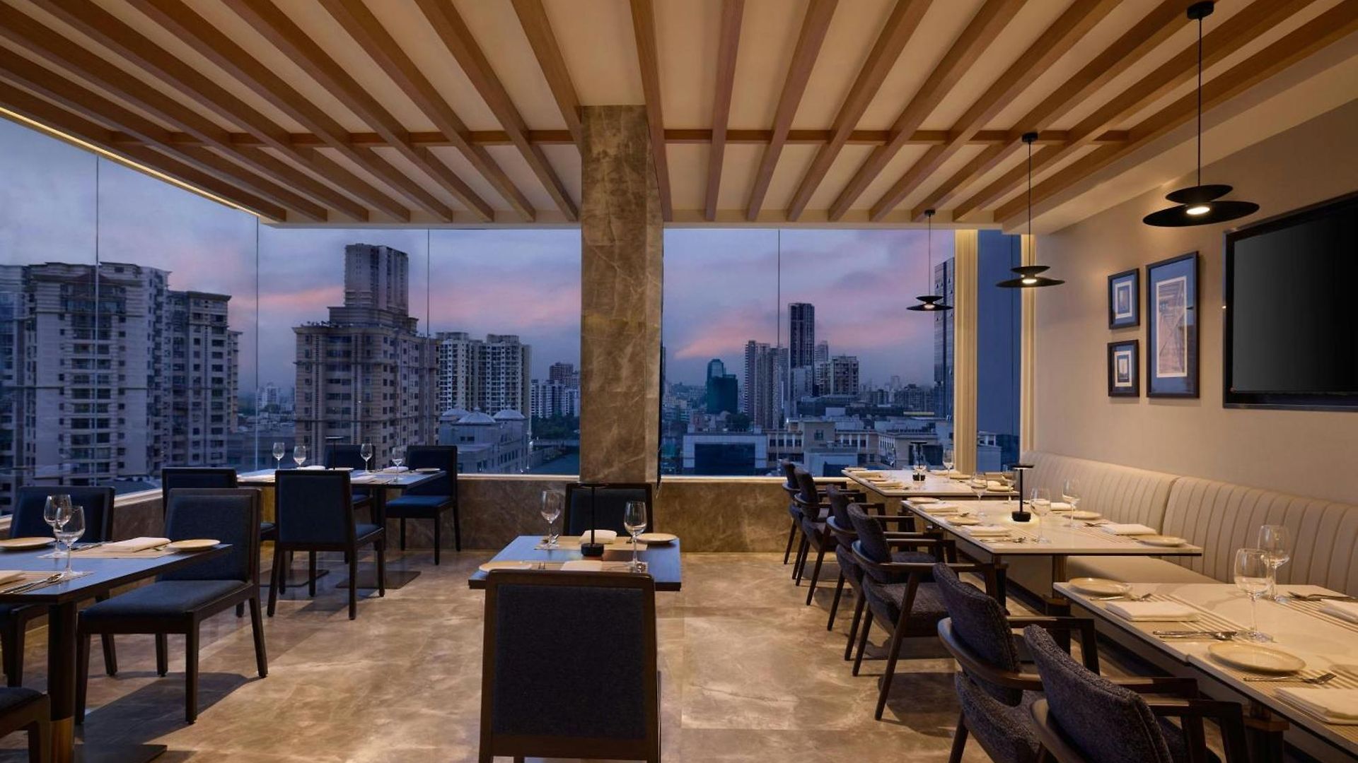 Hotel Fairfield By Marriott Andheri West 4*
