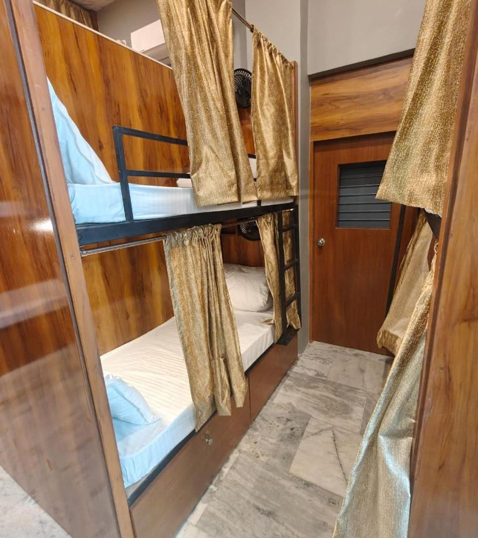 Transit Capsule hotel