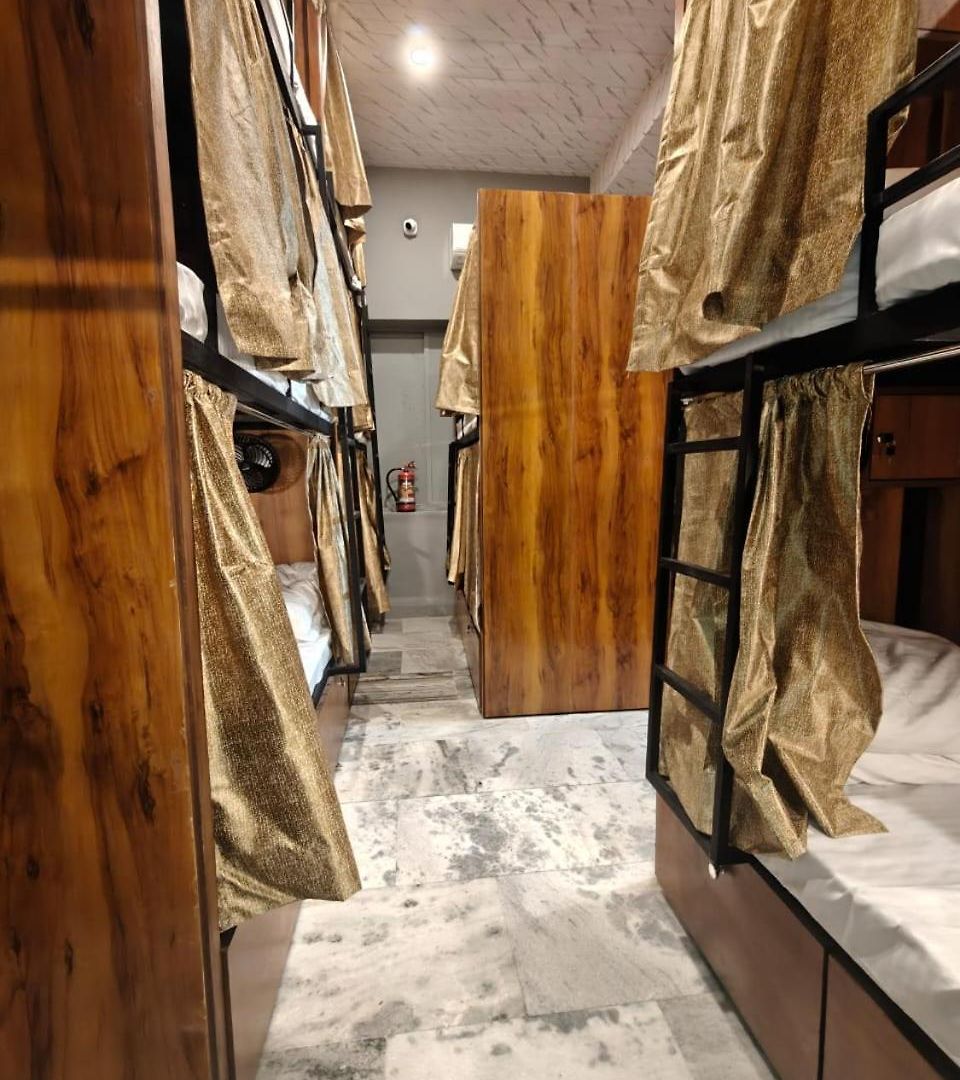 Capsule hotel Transit *