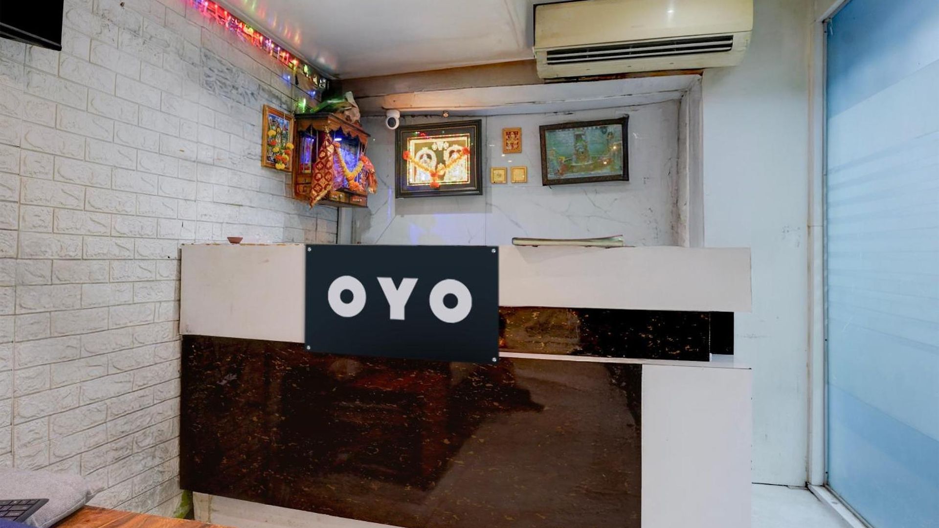 O Versova Hotel 3*