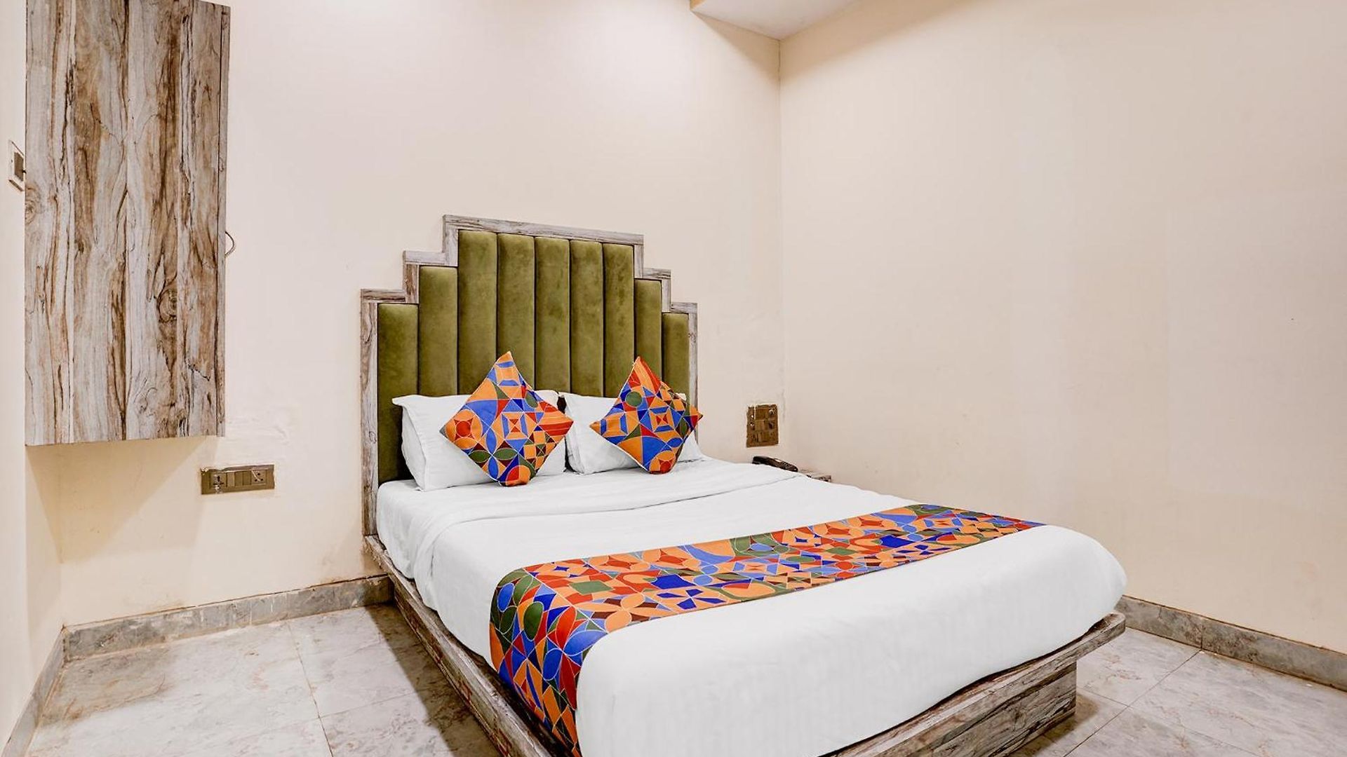 Fabhotel Pride Suitz