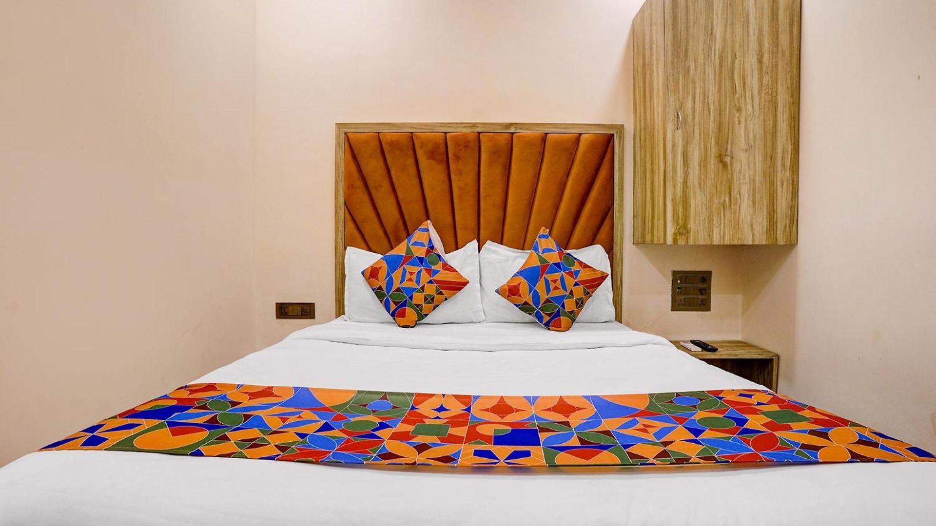 Hotel Fabhotel Pride Suitz