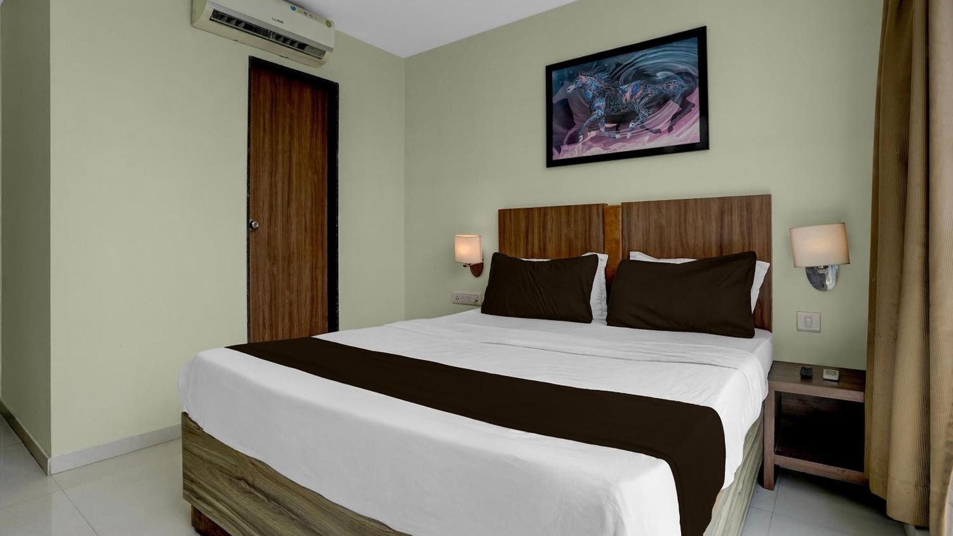 Townhouse Midc Andheri Formerly Royal International