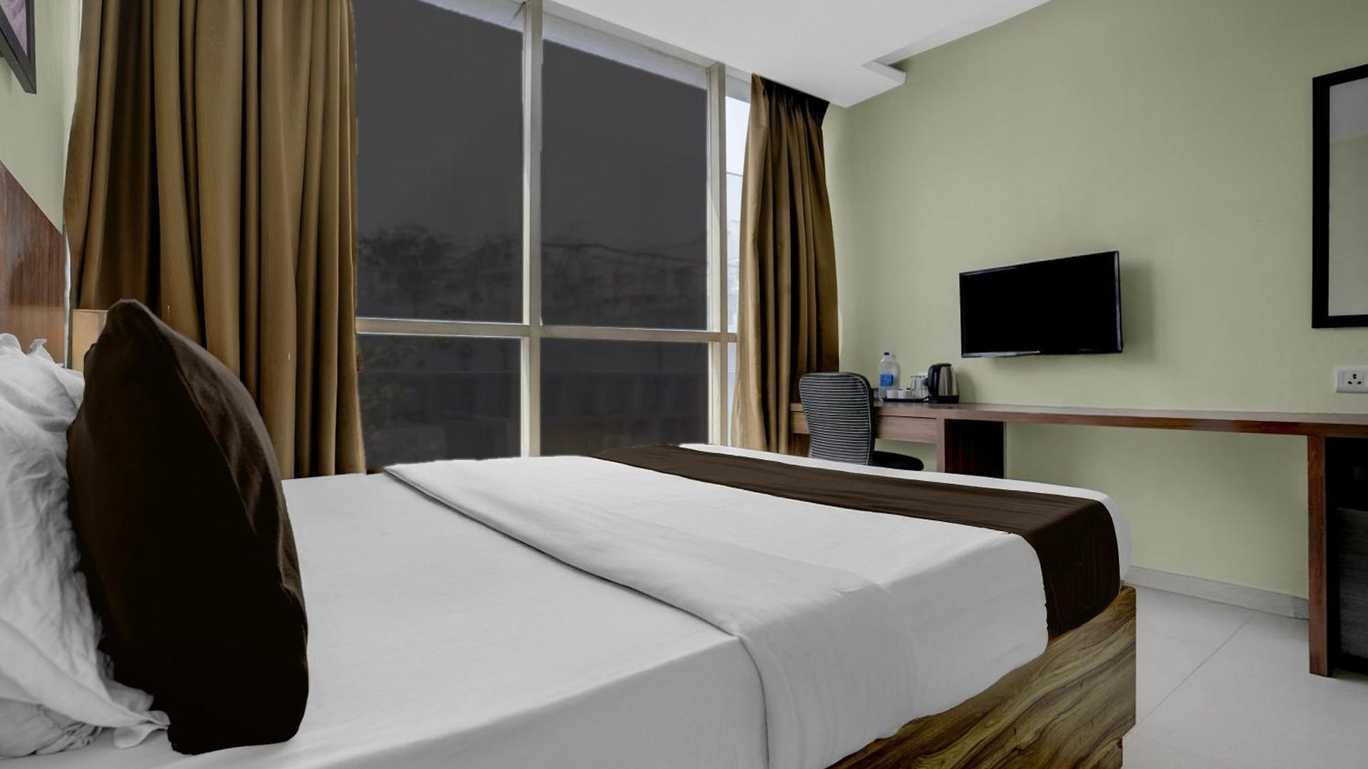 Townhouse Midc Andheri Formerly Royal International Mumbai