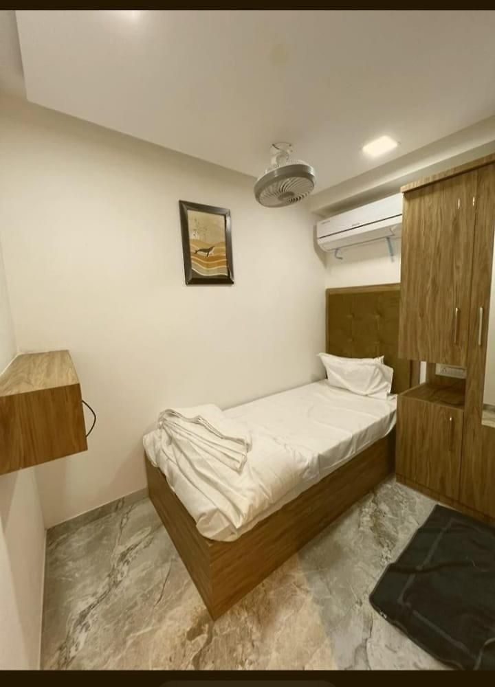 Guest house Glitz Beverly- Nr Us Visa Consulate 3*