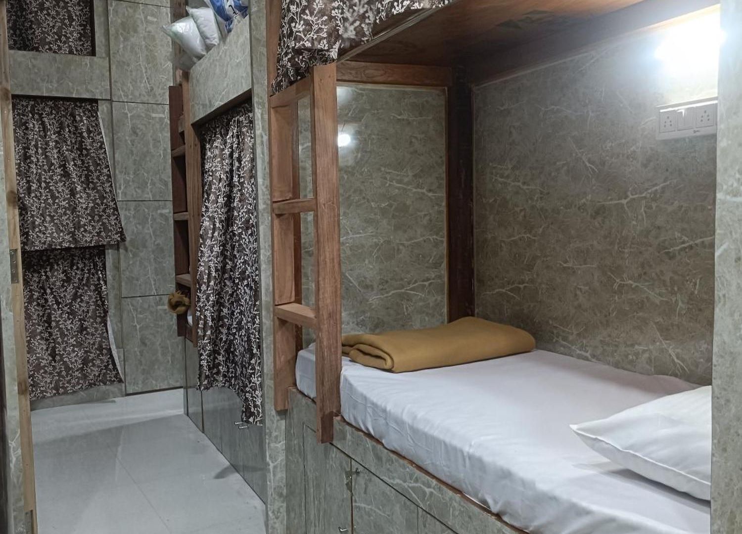 Hostel New Star Andheri West Mumbai