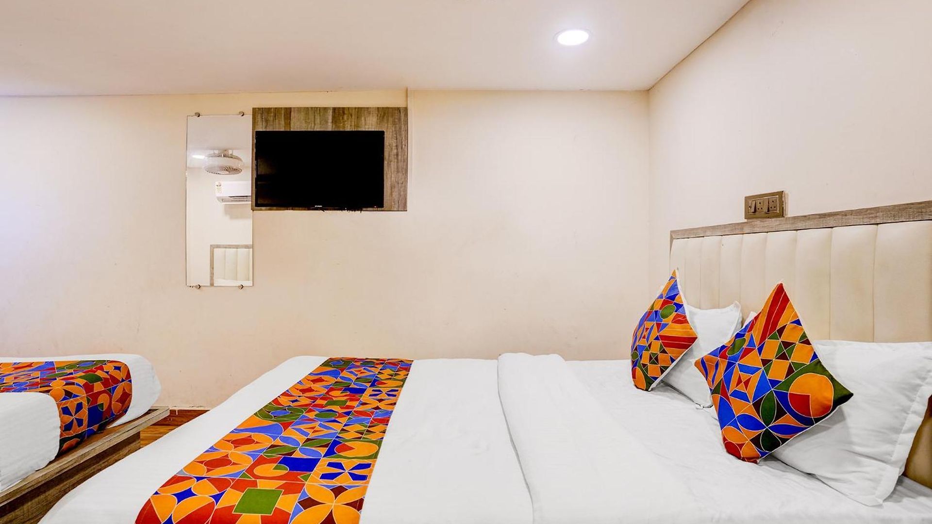 Fabhotel Pride Suitz