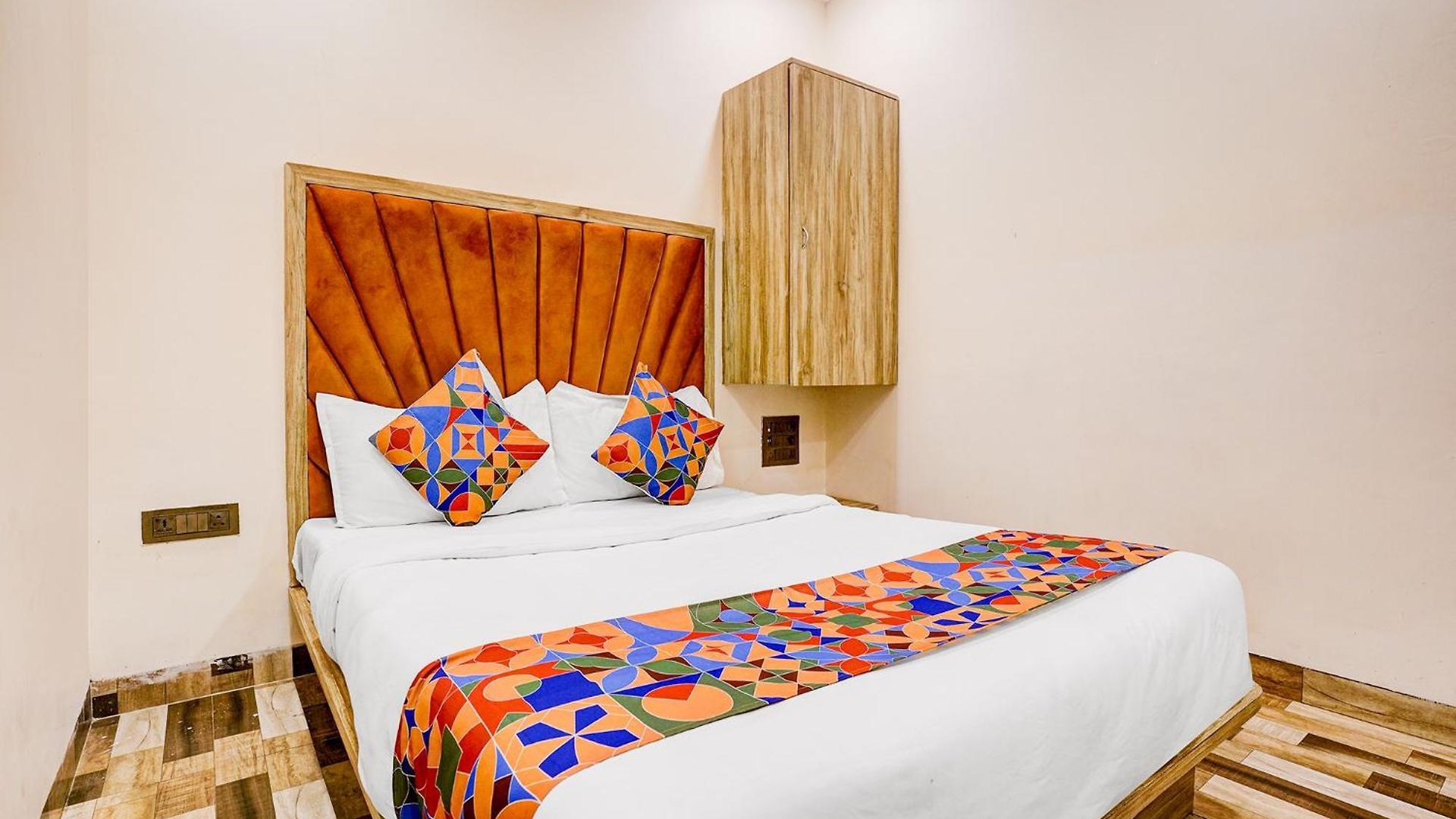 Hotel Fabhotel Pride Suitz