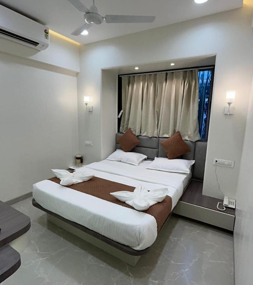 Glance & 5* Mumbai
