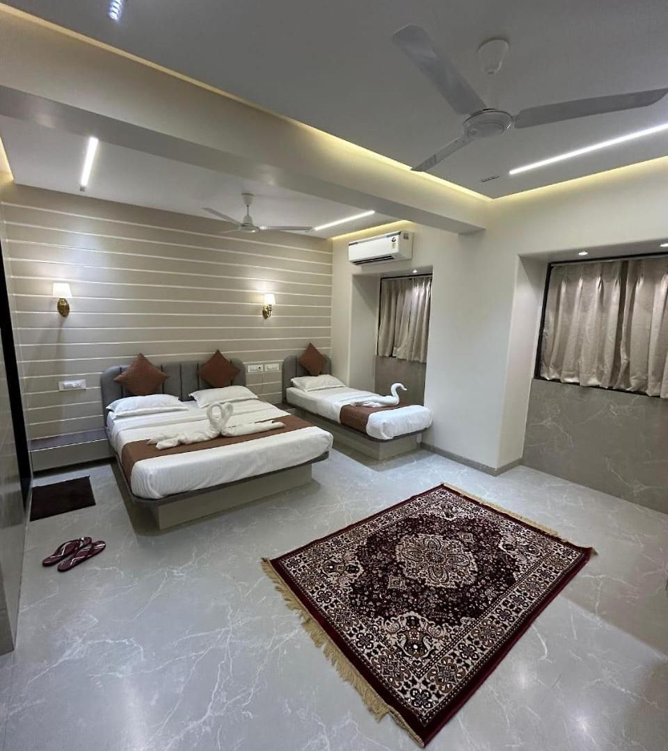 Glance & Hotel Mumbai