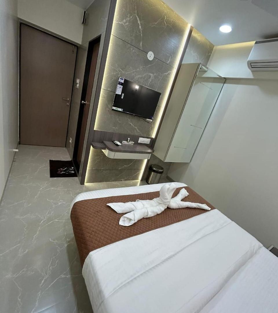 Hotel Glance & Mumbai