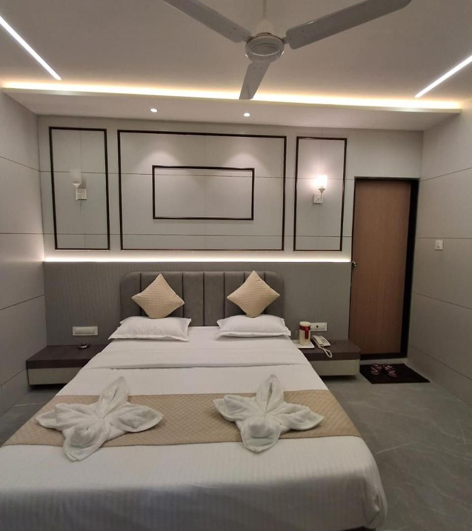 Glance & 5* Mumbai