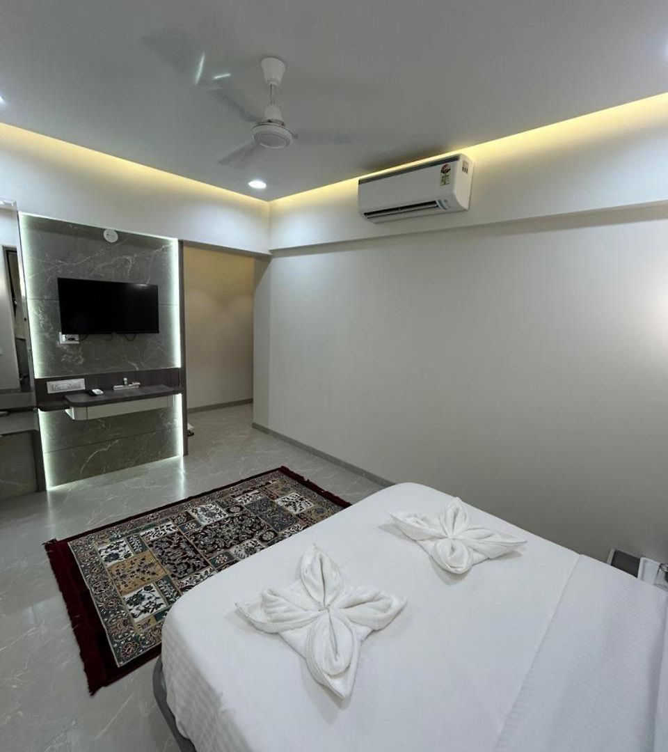 Hotel Glance & Mumbai