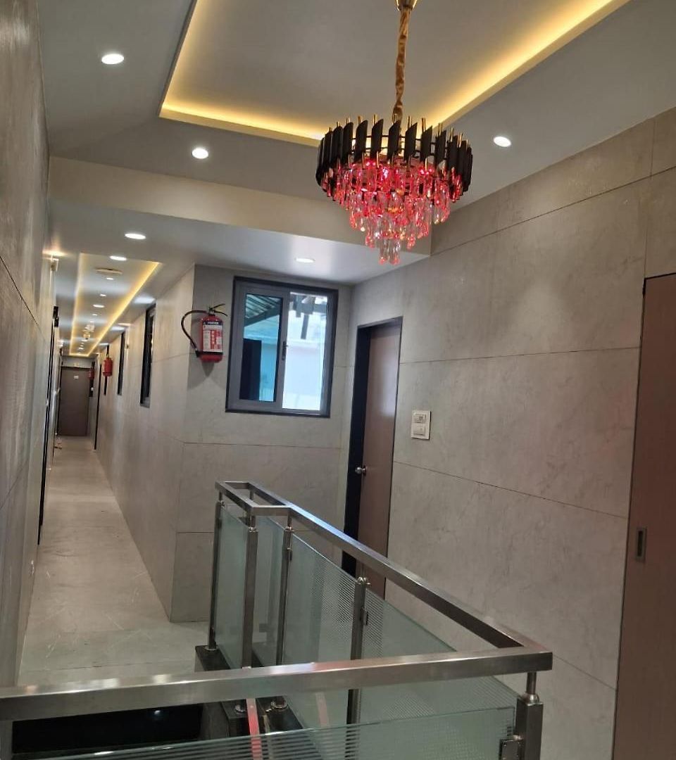 Glance & 5* Mumbai