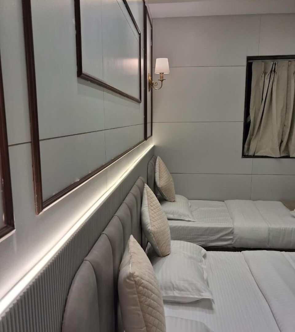 Glance & 5* Mumbai