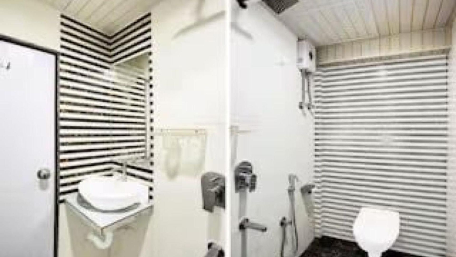 O Kharkopar Railway Station Formerly Cozy Corner Hotel 3*