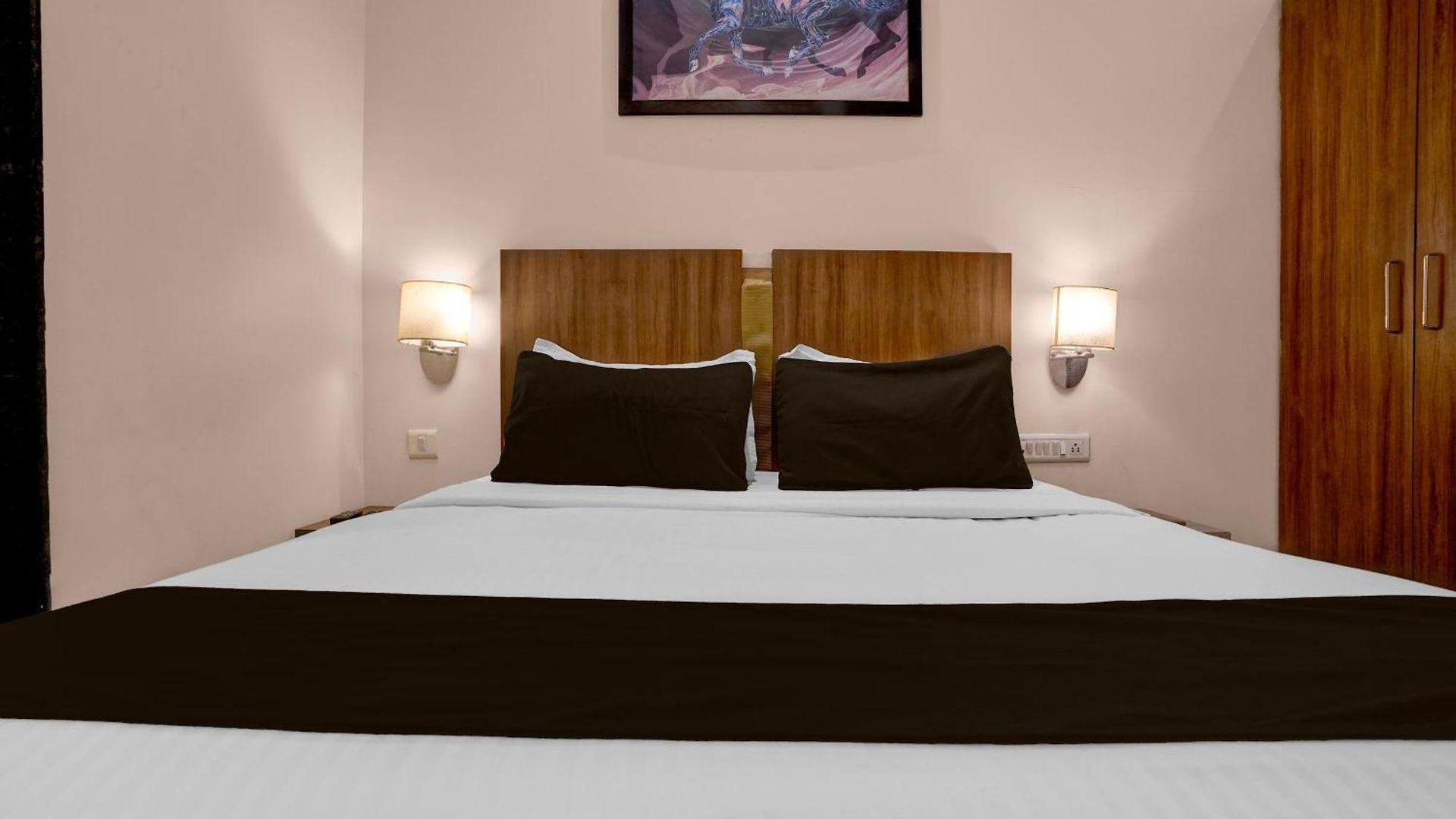 Townhouse Midc Andheri Formerly Royal International Hotel Mumbai