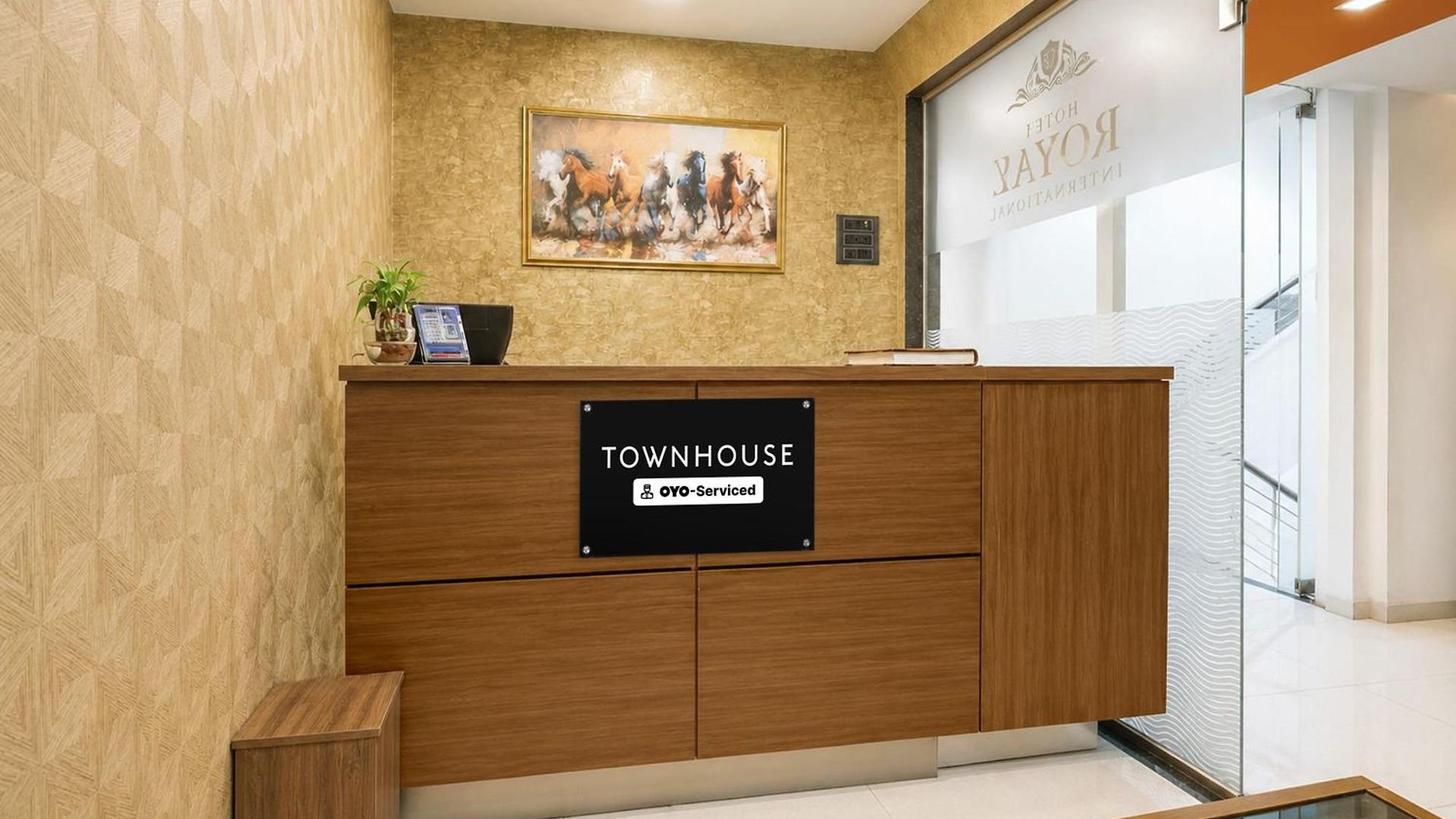 Hotel Townhouse Midc Andheri Formerly Royal International Mumbai
