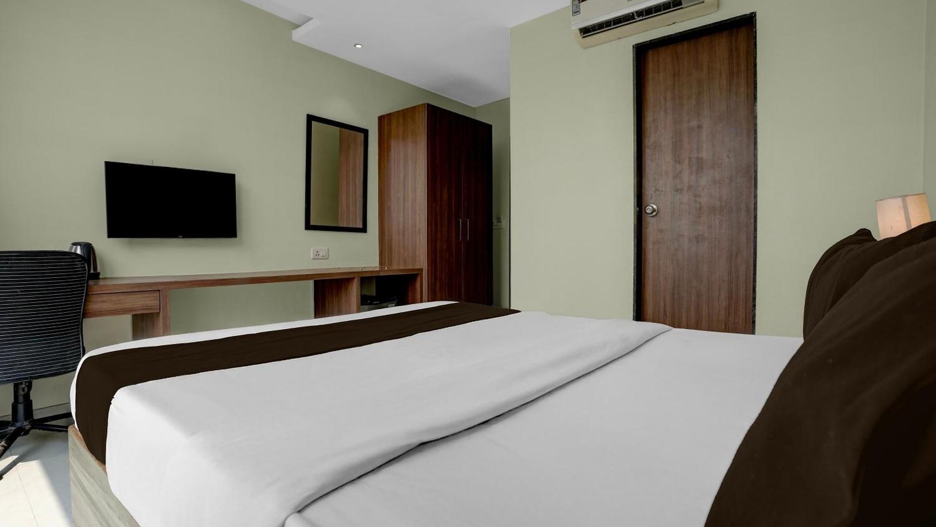 Townhouse Midc Andheri Formerly Royal International