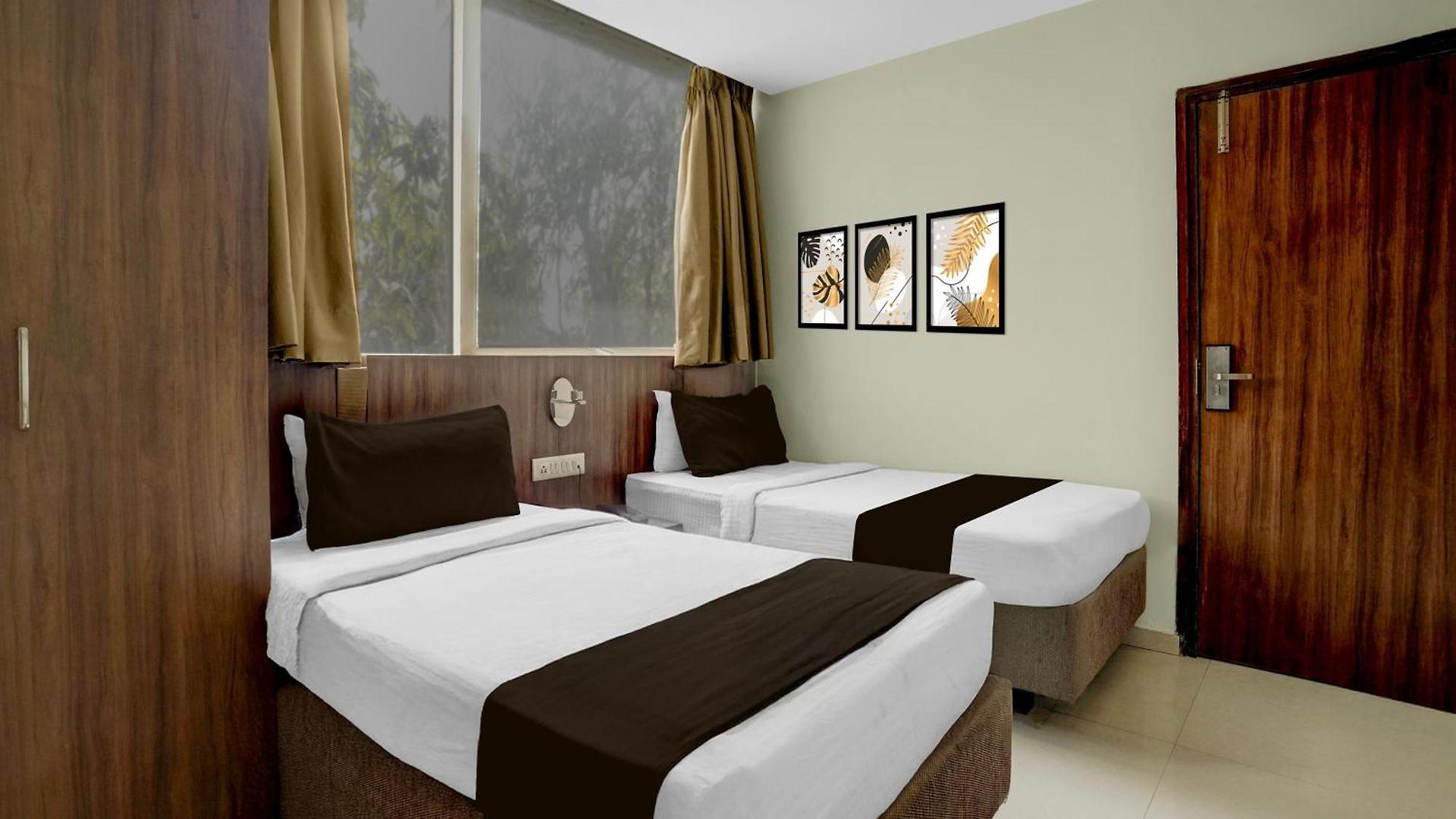 Hotel Townhouse Midc Andheri Formerly Royal International 4*