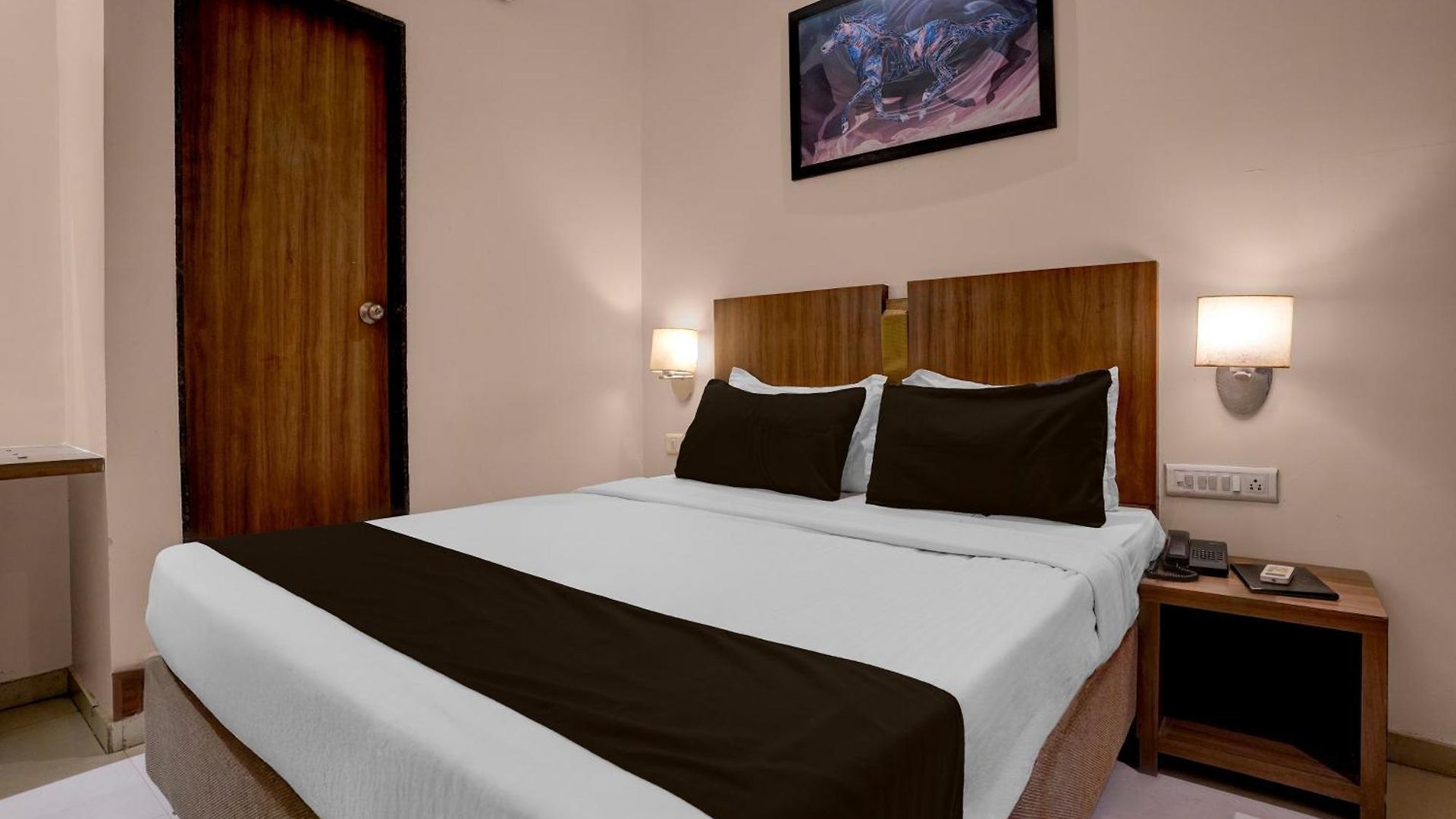 Hotel Townhouse Midc Andheri Formerly Royal International Mumbai