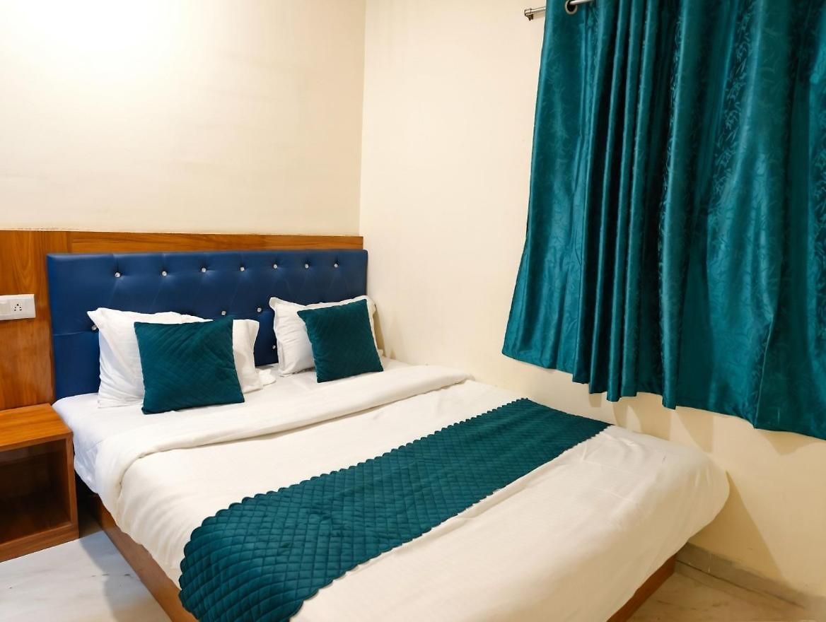 Glow Star - Near Csmt Railway Station & Hajj House - South Hotel