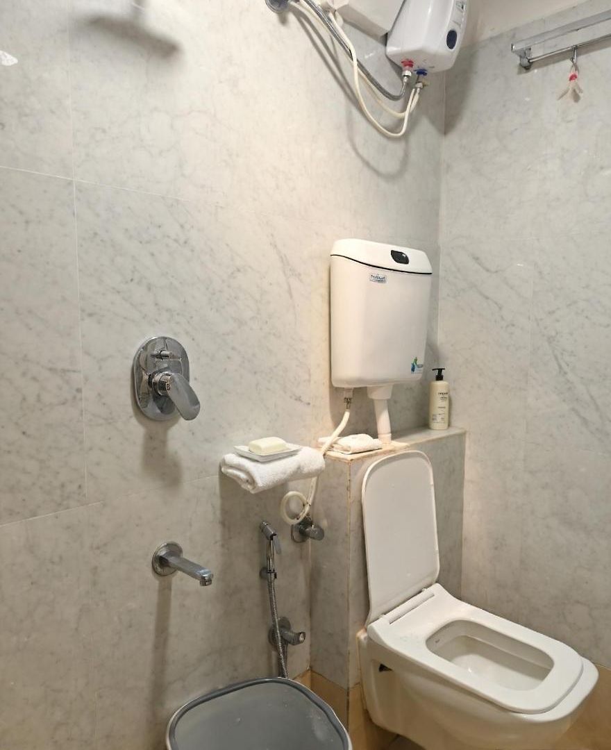 Hotel Glow Star - Near Csmt Railway Station & Hajj House - South Mumbai