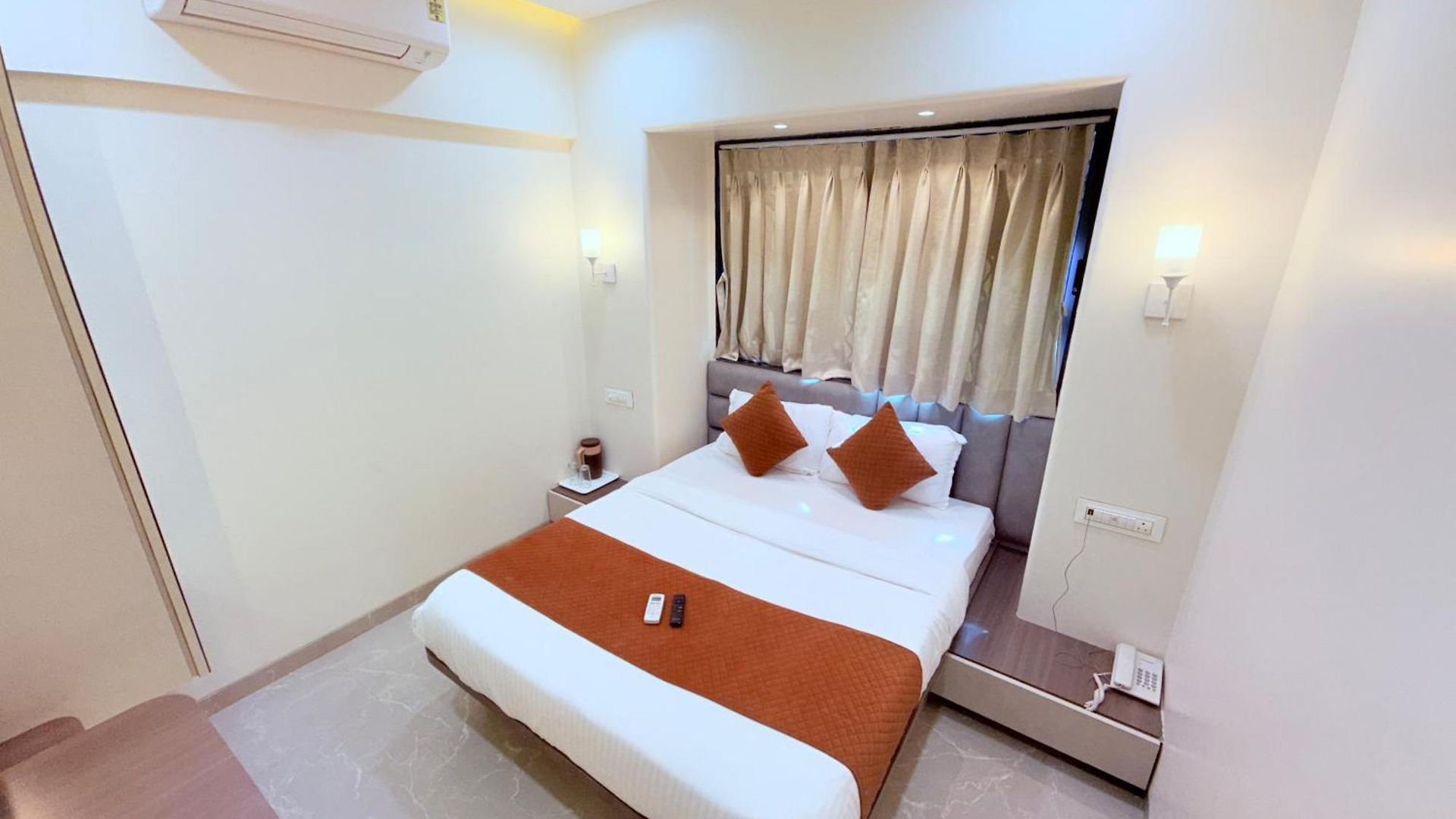 Le Glance & Hotel Mumbai