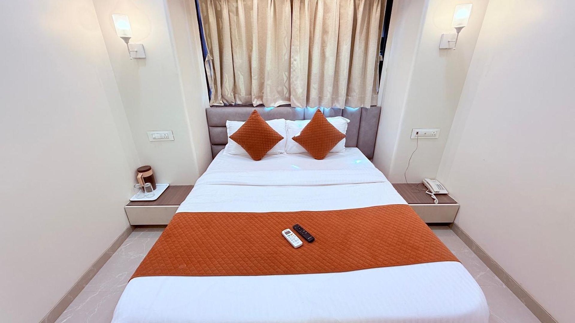 Le Glance & Hotel Mumbai