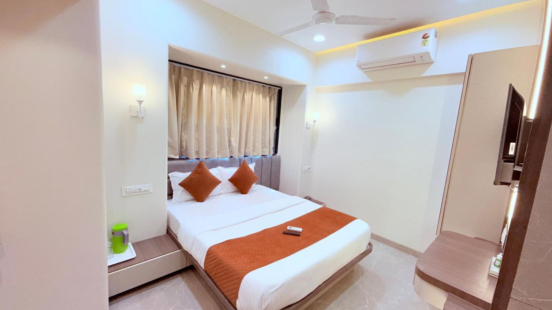 Hotel Le Glance & Mumbai