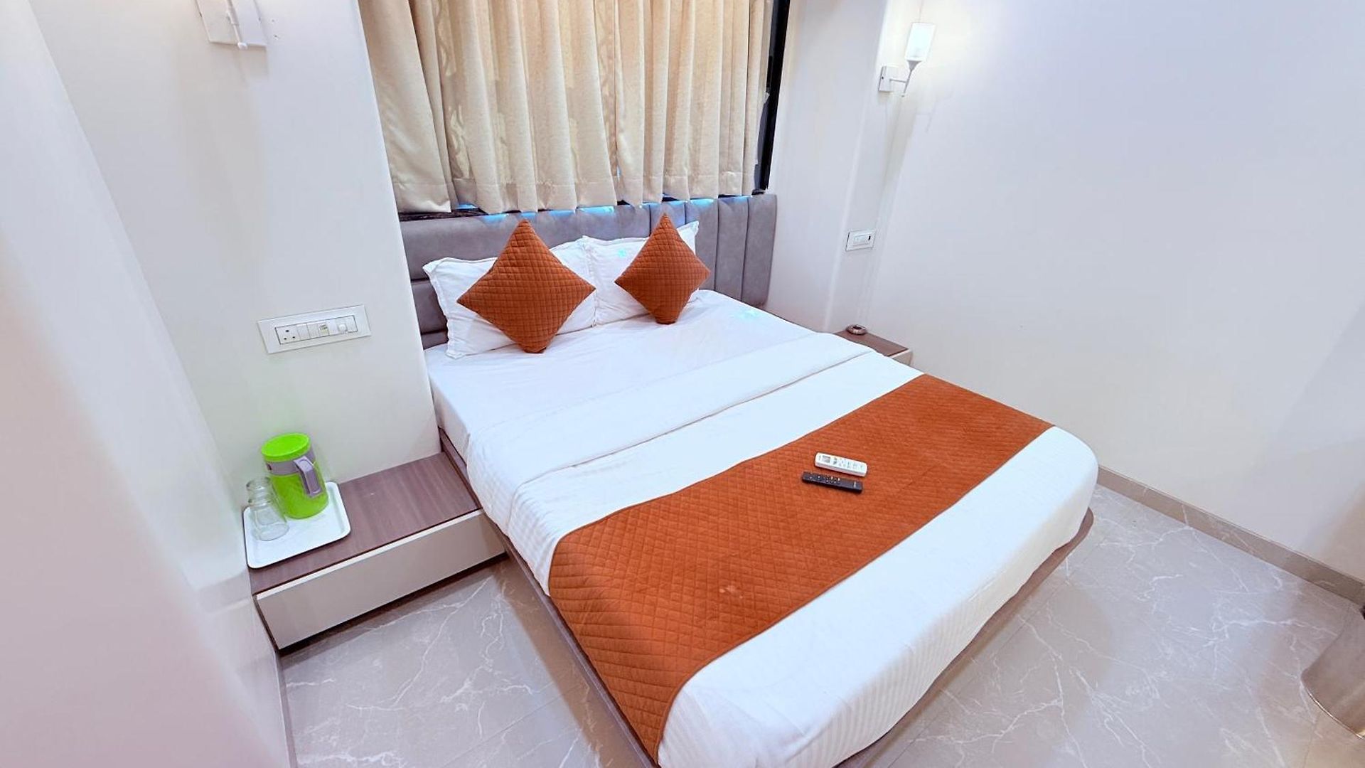 Le Glance & 4* Mumbai