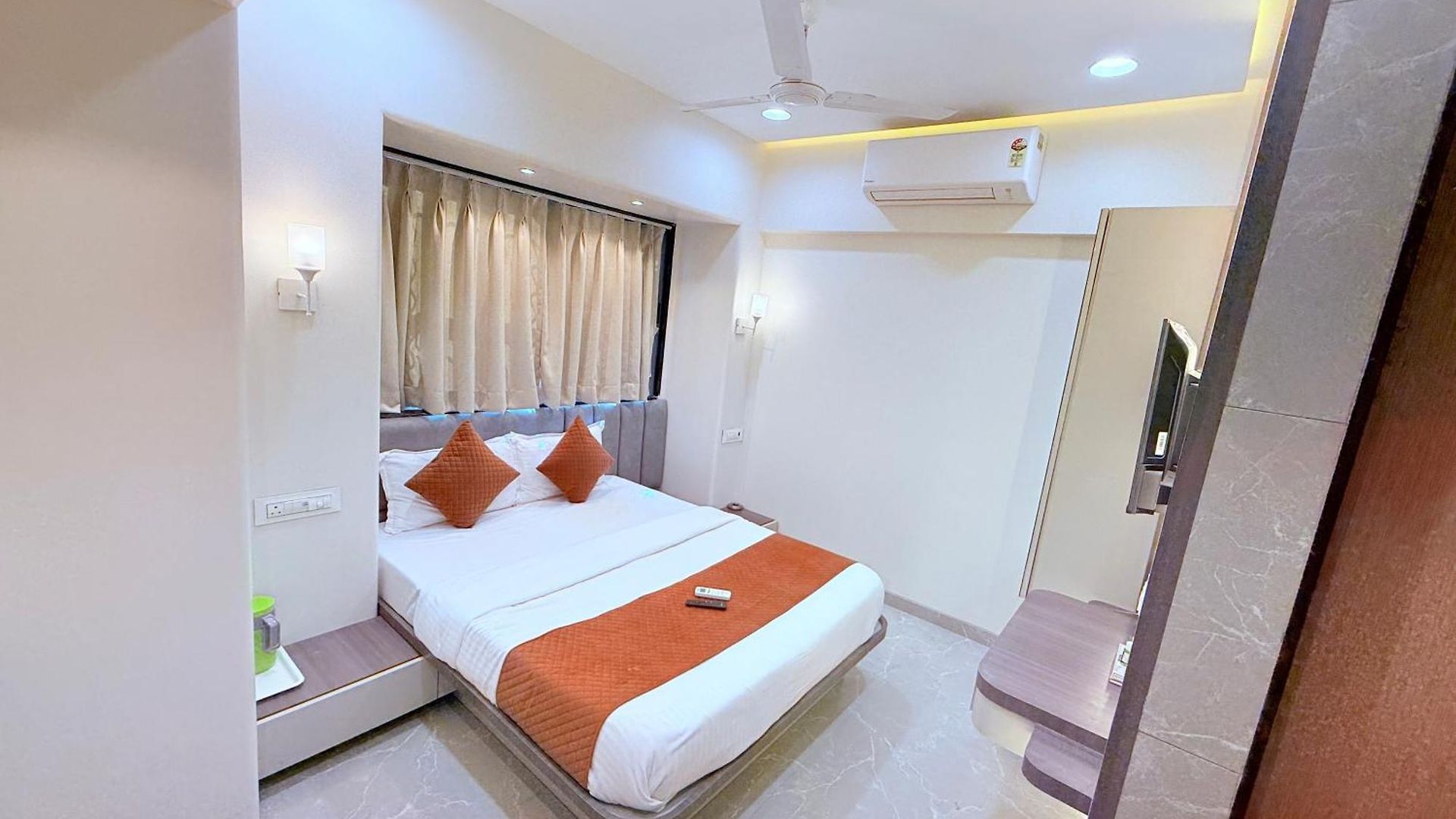 Le Glance & Hotel Mumbai