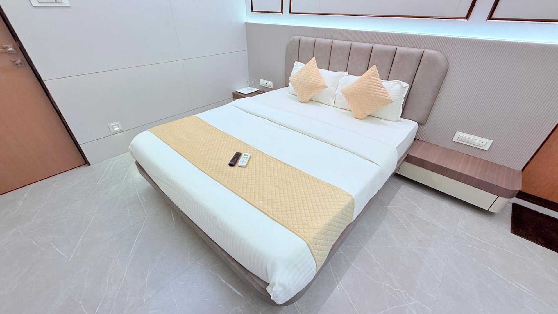Le Glance & 4* Mumbai
