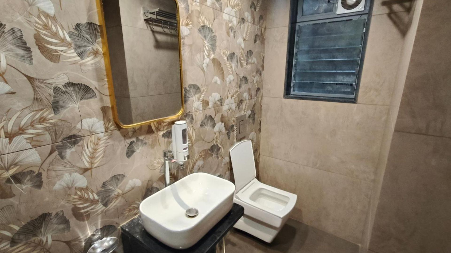 Hotel Le Glance & Mumbai