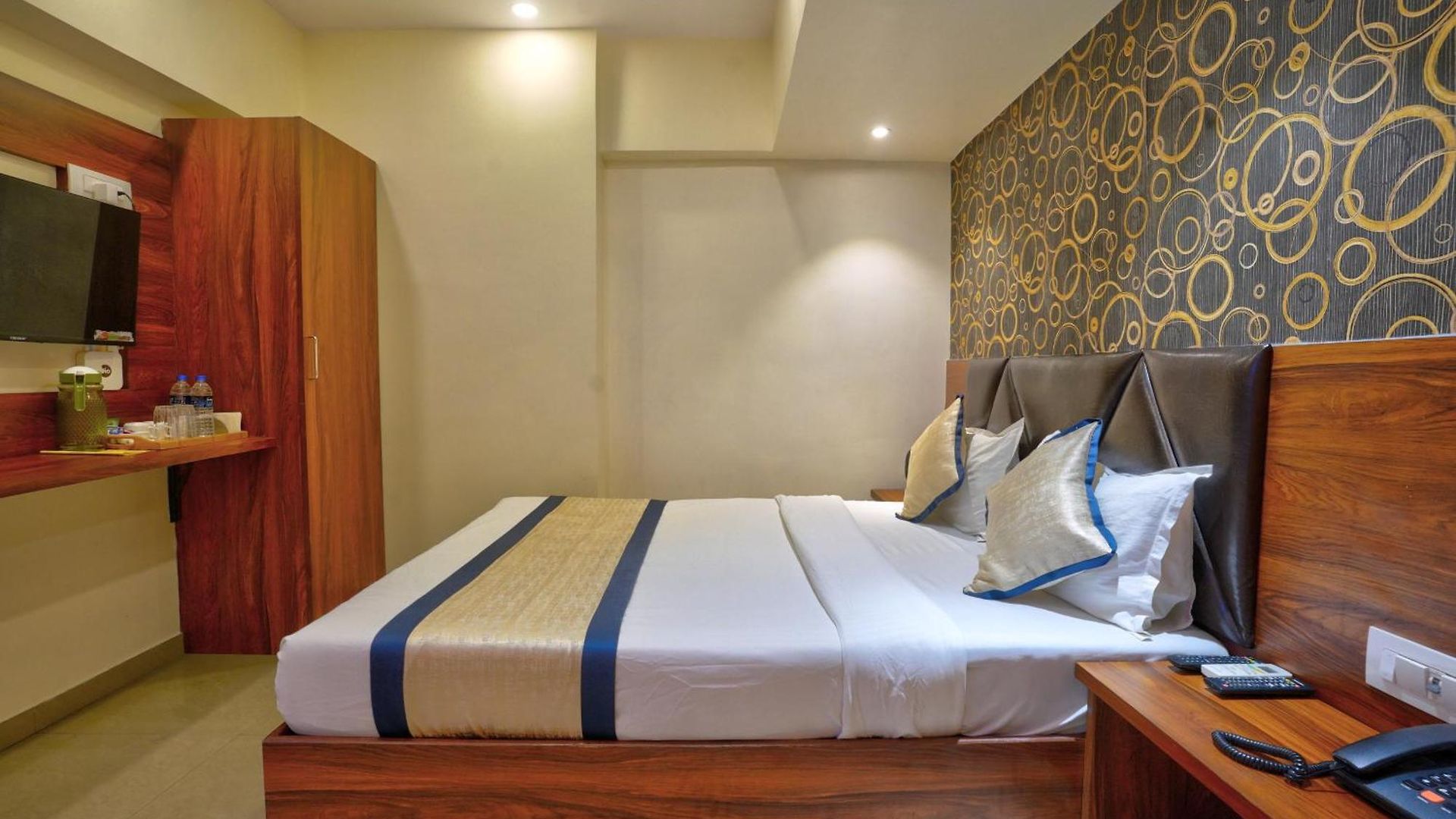 Saineel Residency Hotel *