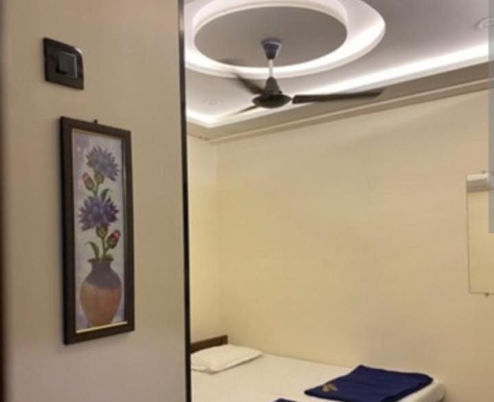 Zox Dongri Hotel