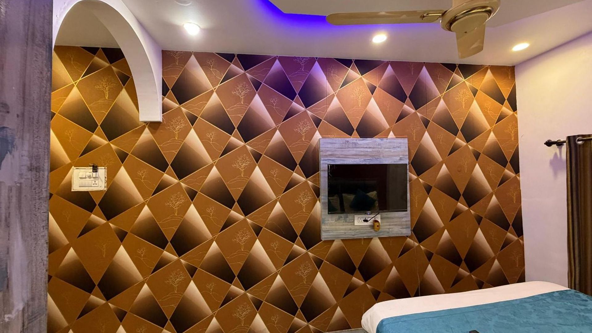 Hotel Aala - Versova Mumbai