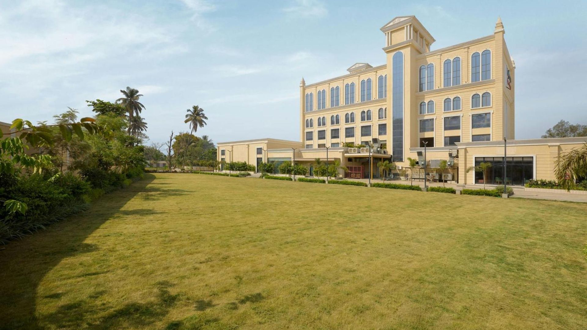 Hotel The Fern Fayms Naigaon, Series By Marriott *