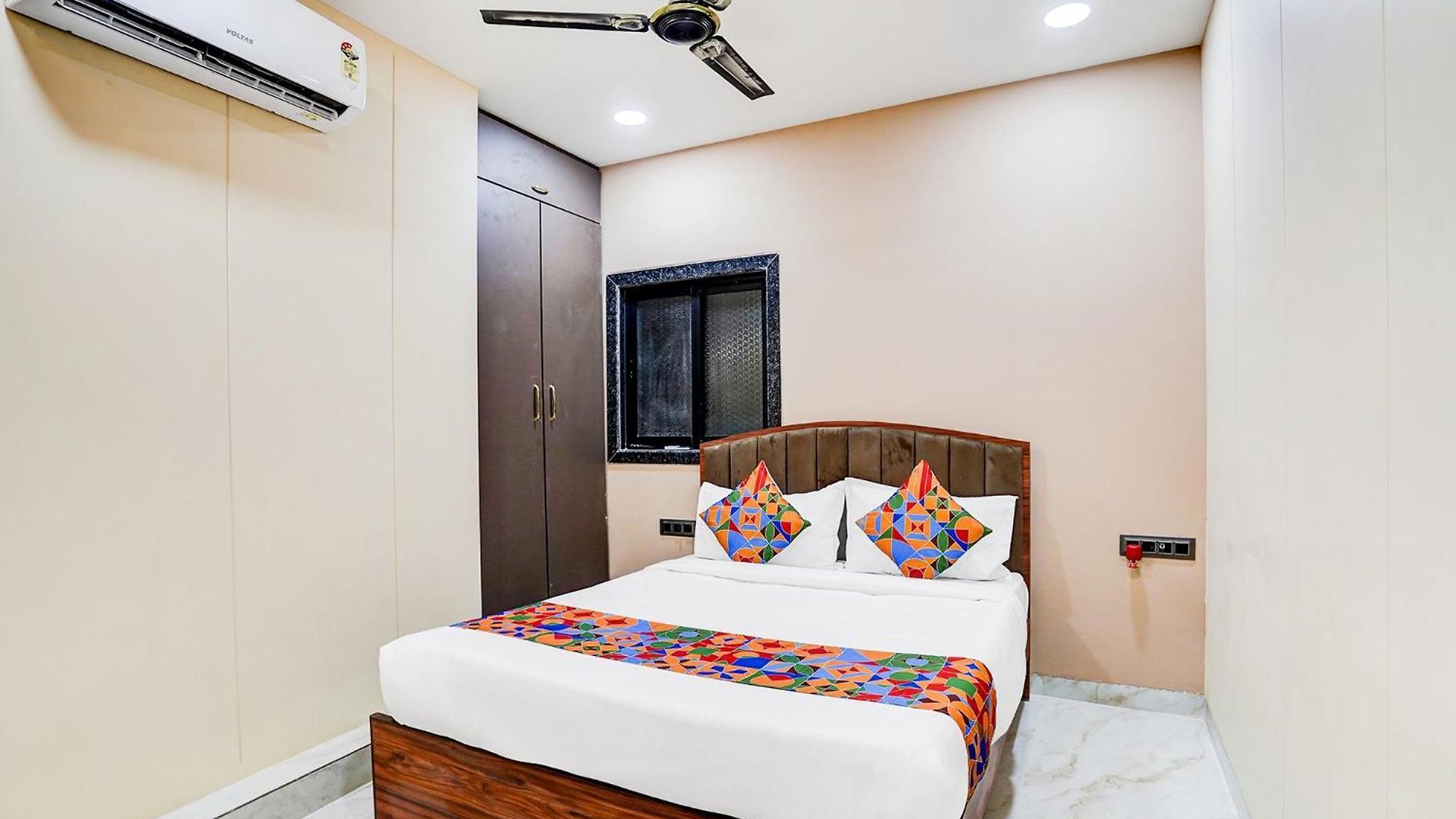 Hotel Fabhotel Jk