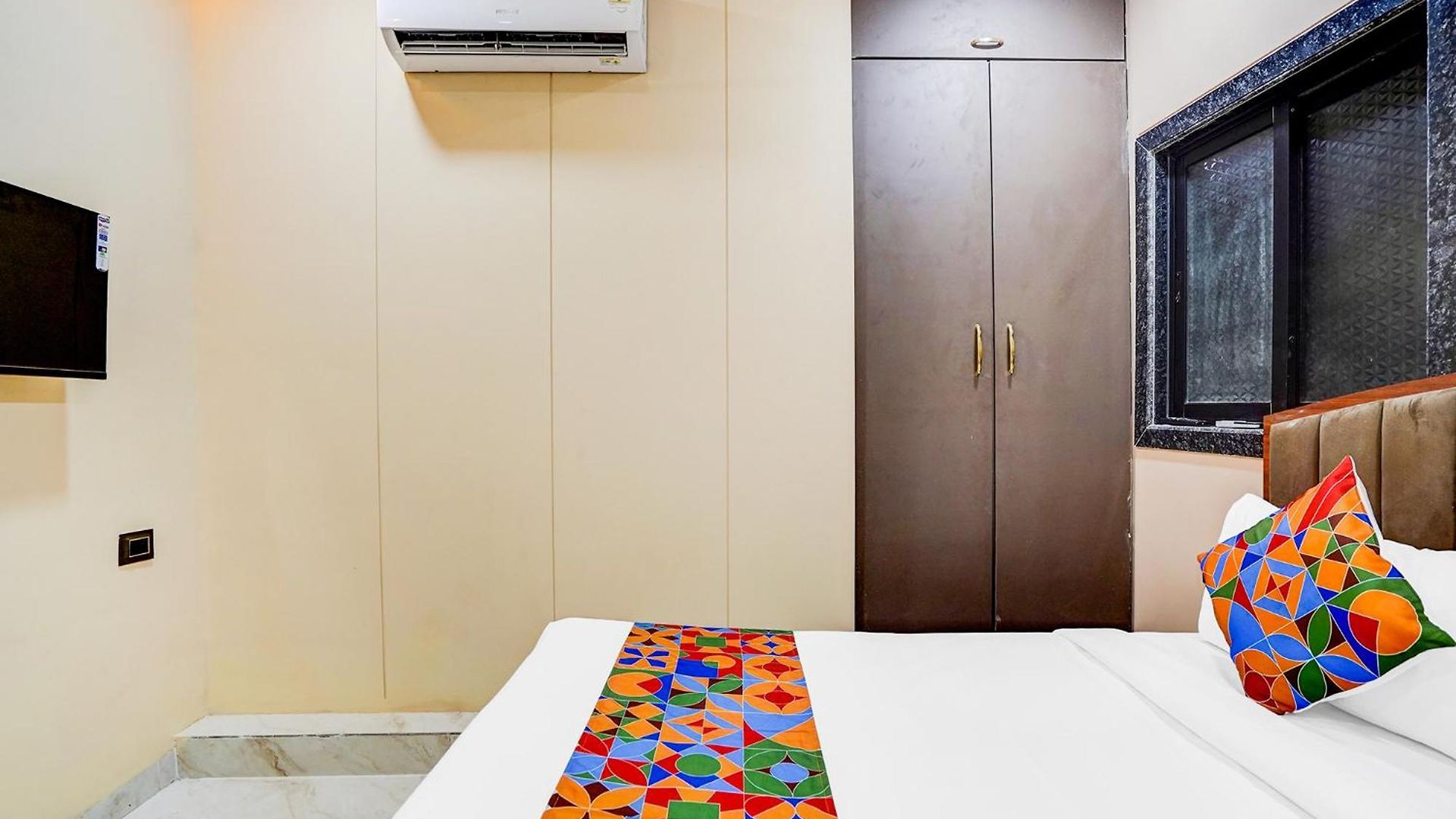 Fabhotel Jk