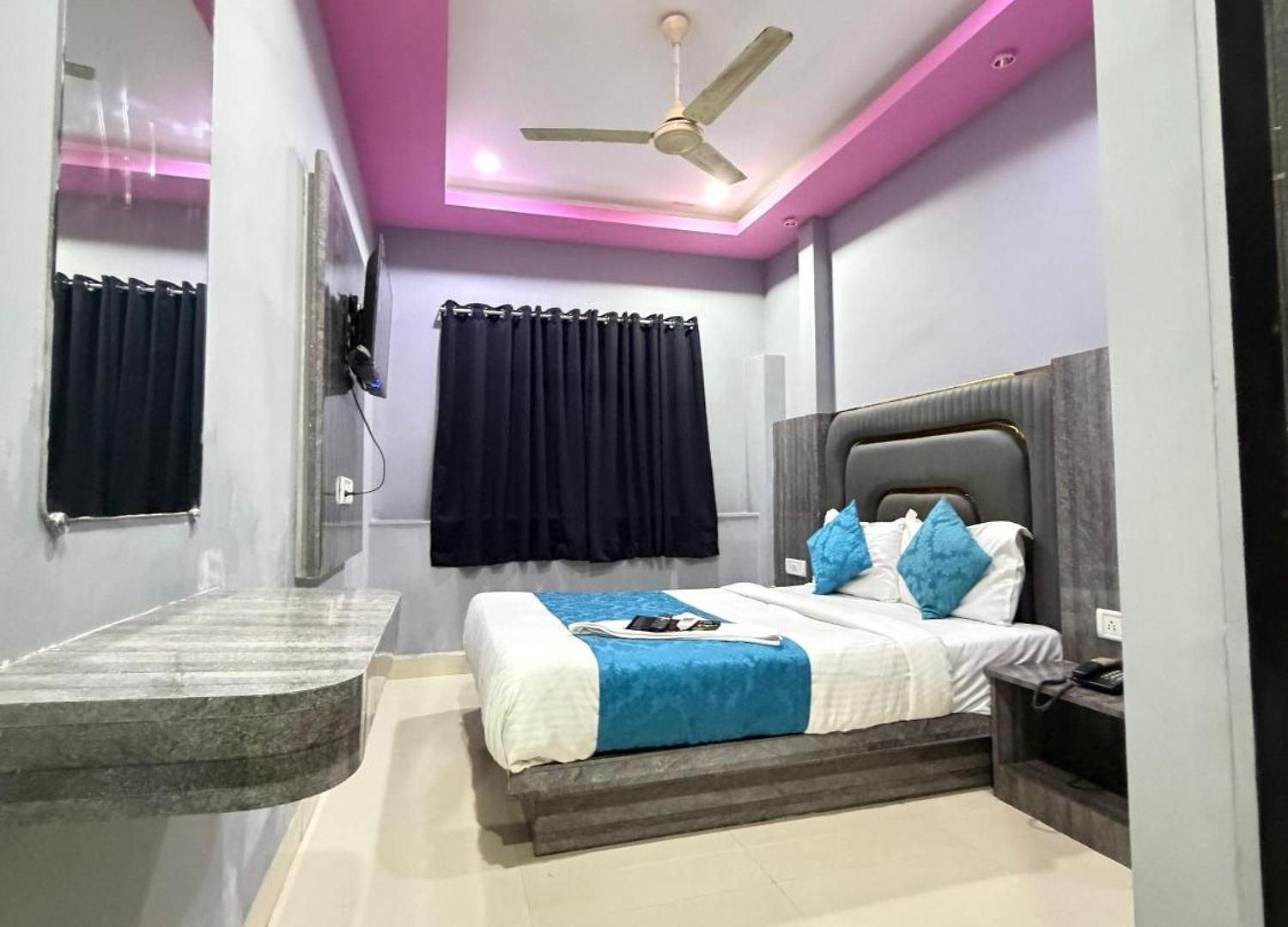 Aala - Versova Hotel