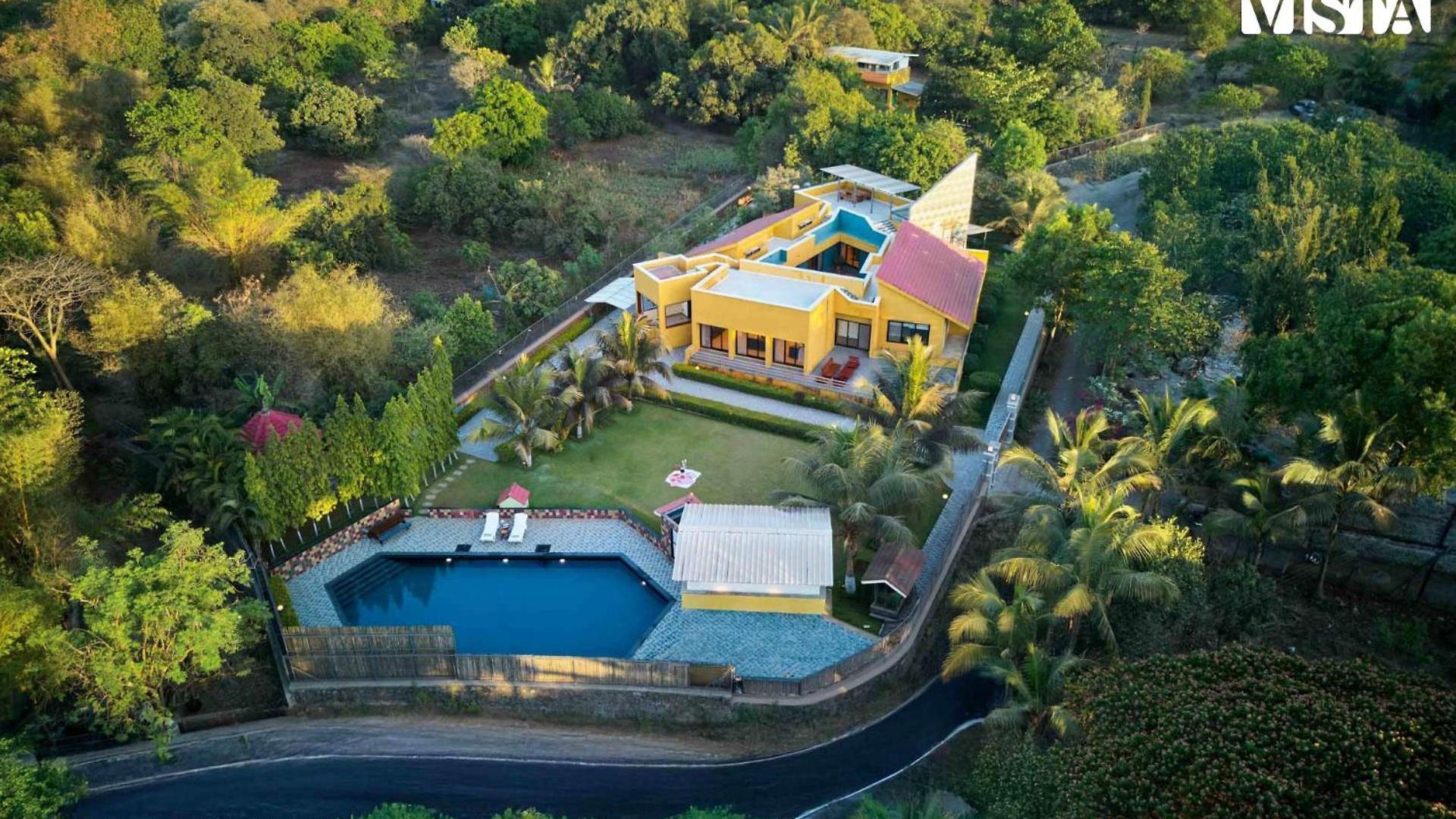 Villa Stayvista's Pranamya - 4bhk With Pet Friendly & Alfresco Dining Mumbai