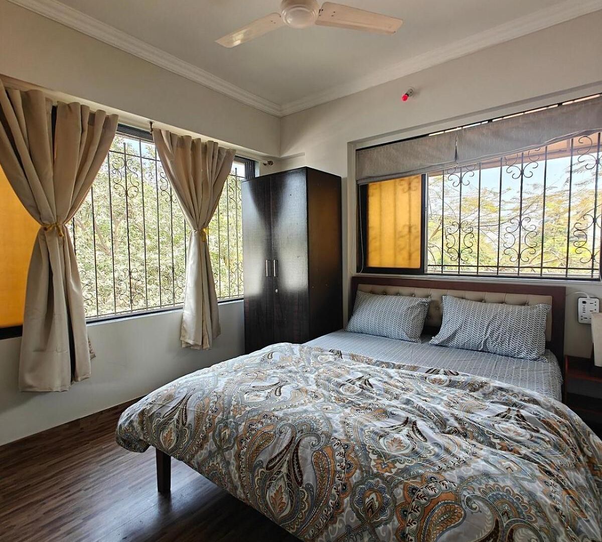 Apartment Serene-2bhk Balcony-parking-bandra Chapel Rd-cafes *