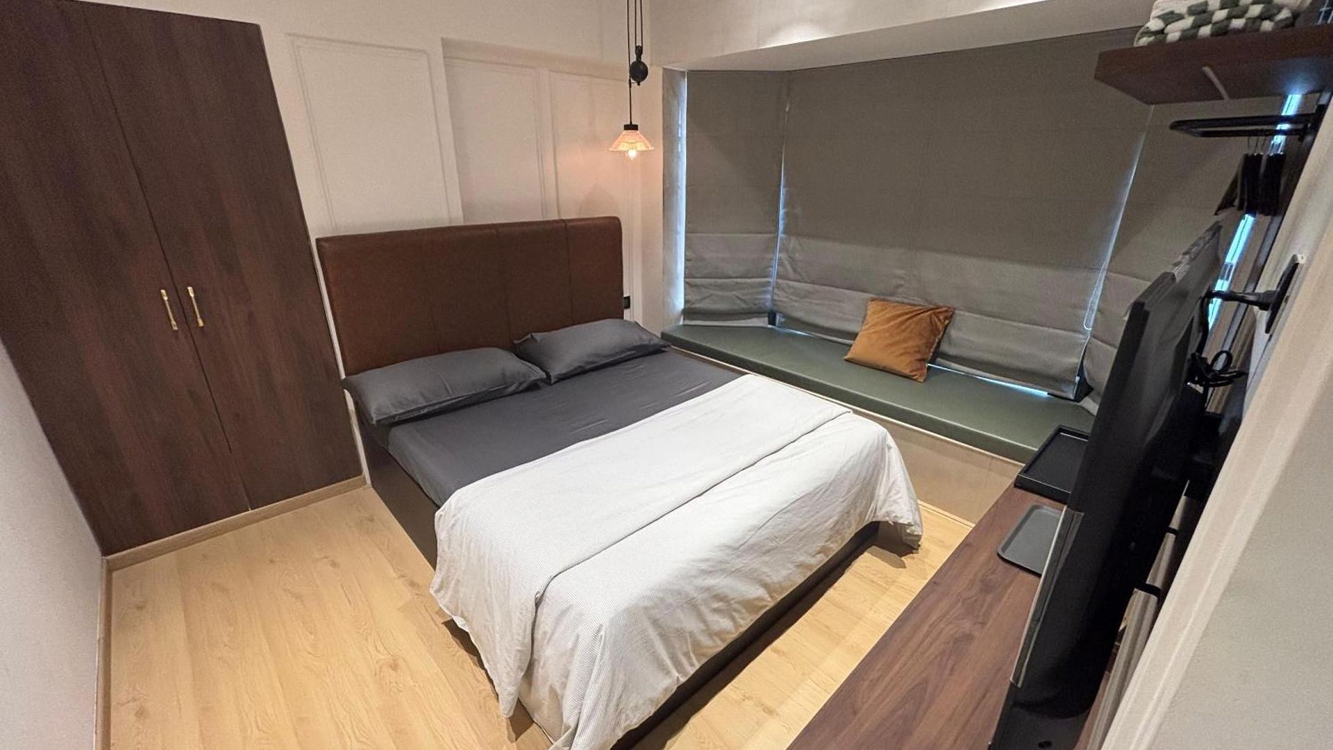 Compact Boutique In Bandra, Off Pali Hill Apartment