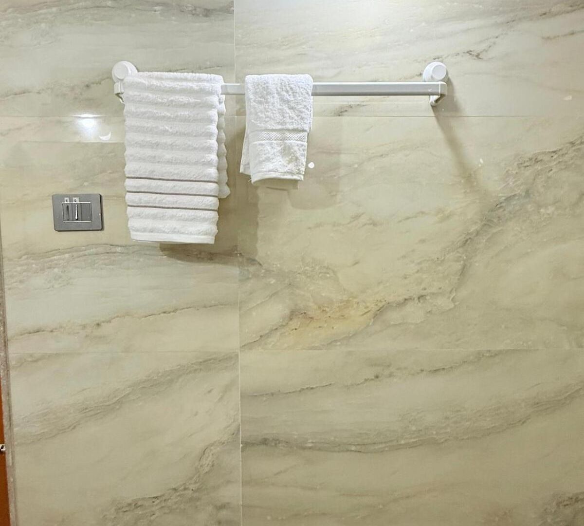 Powai, Aurora Luxe,2bhk Balcony & View *